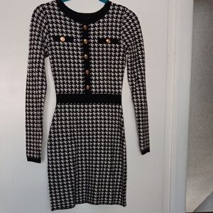 Black & White Houndstooth Long-Sleeve Knit Dress